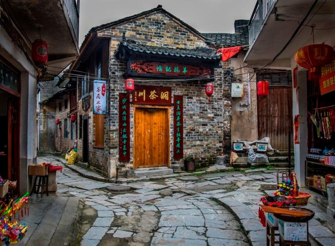 树牢“永远在路上”理念，时刻保持“赶考清醒”