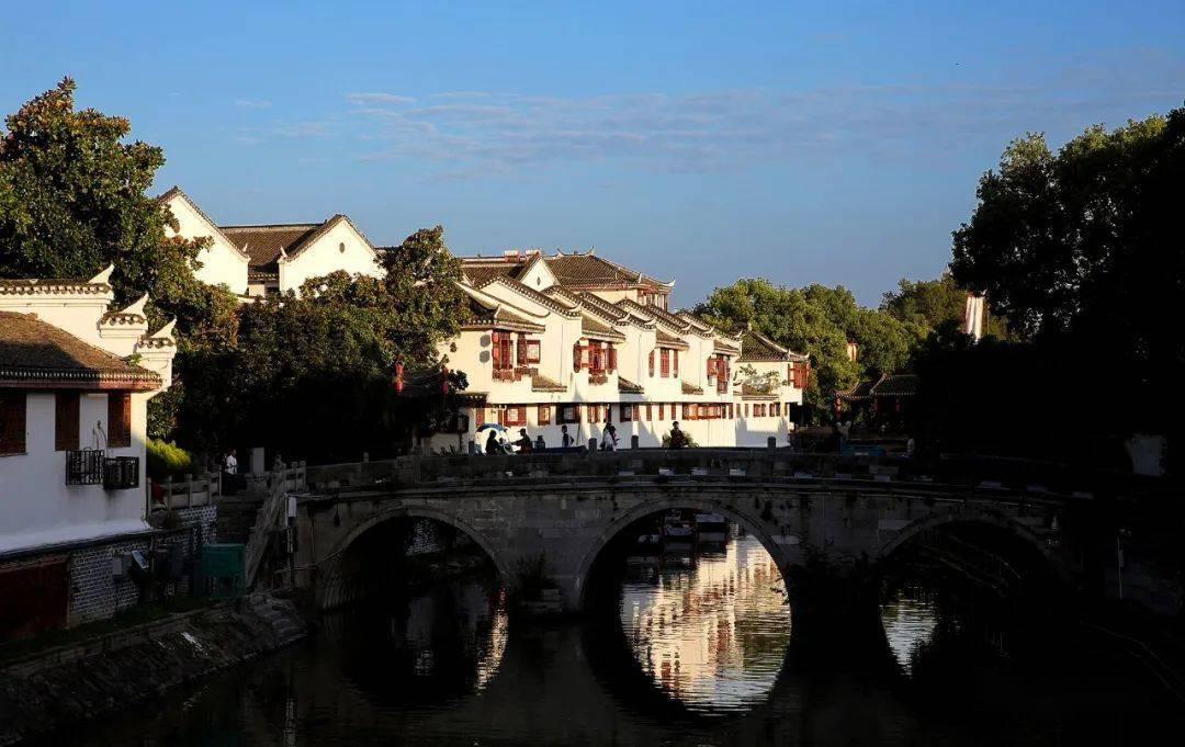 为什么林平之后来那么恨令狐冲游戏画面